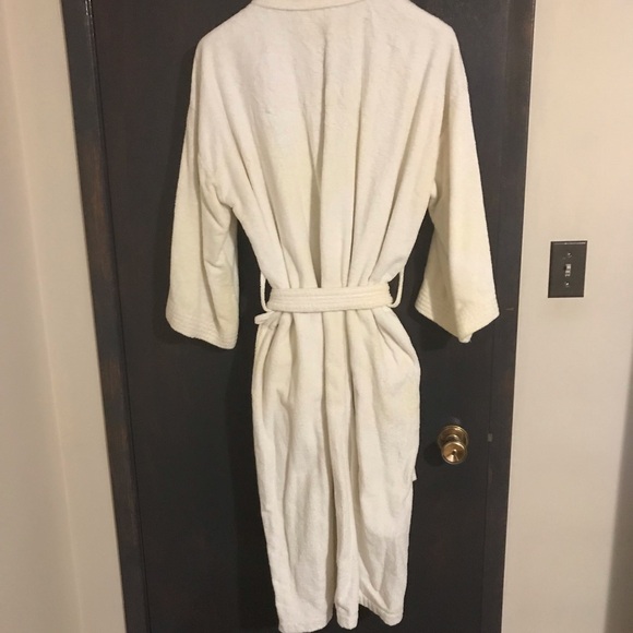 Casino Rama Plush White Bath Robe - Picture 2 of 2